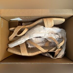 Life Stride Women's Woven Tan low heel sandal
